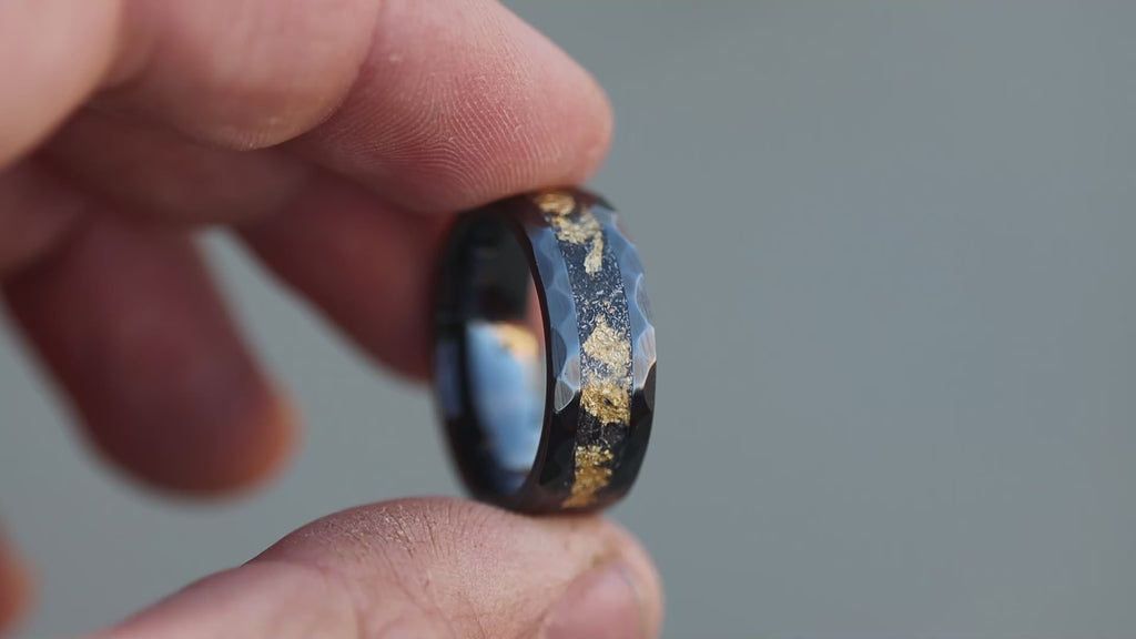 360 degree product view of the Hammered Gold ring showing Campo del Cielo meteorite shavings and real gold leaf shifting on hammered black ceramic band