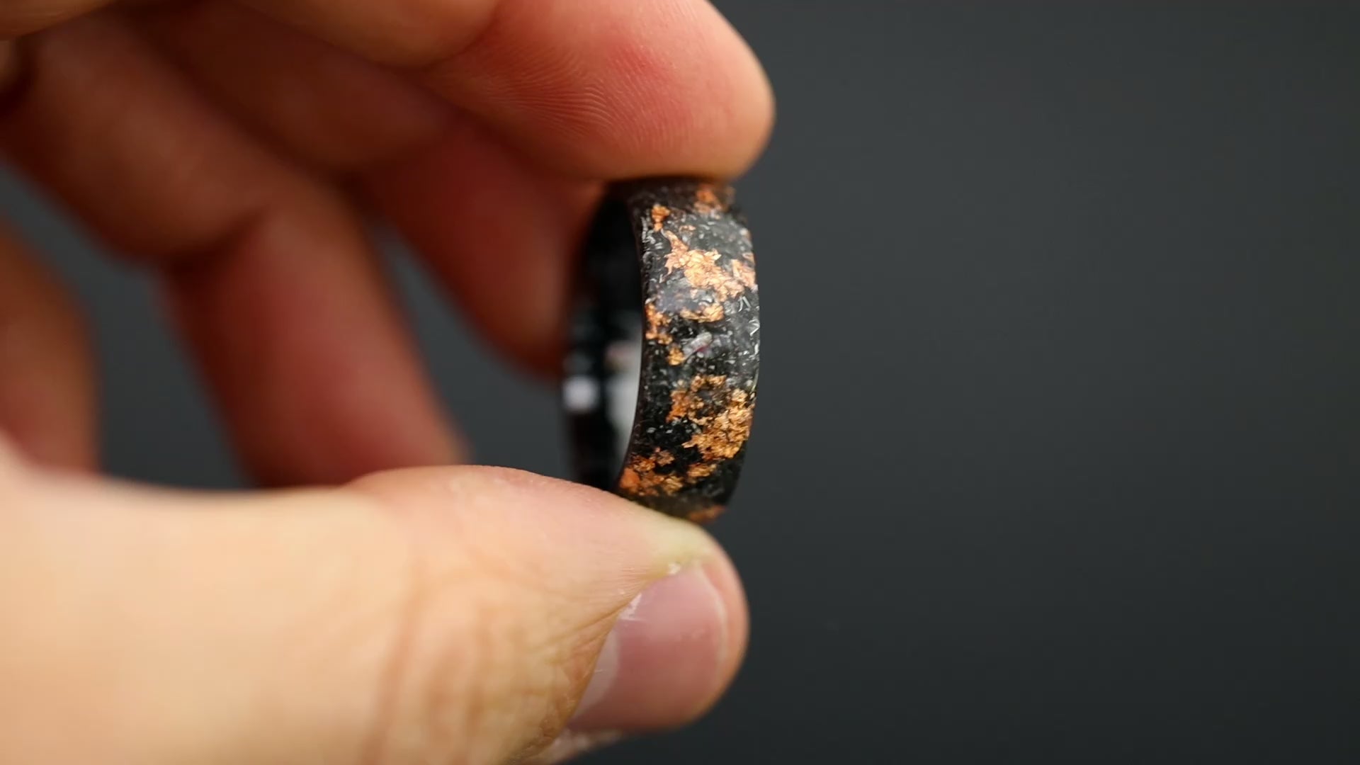 Cinematic view of the Copper Comet ring showing the metallic copper and meteorite texture.